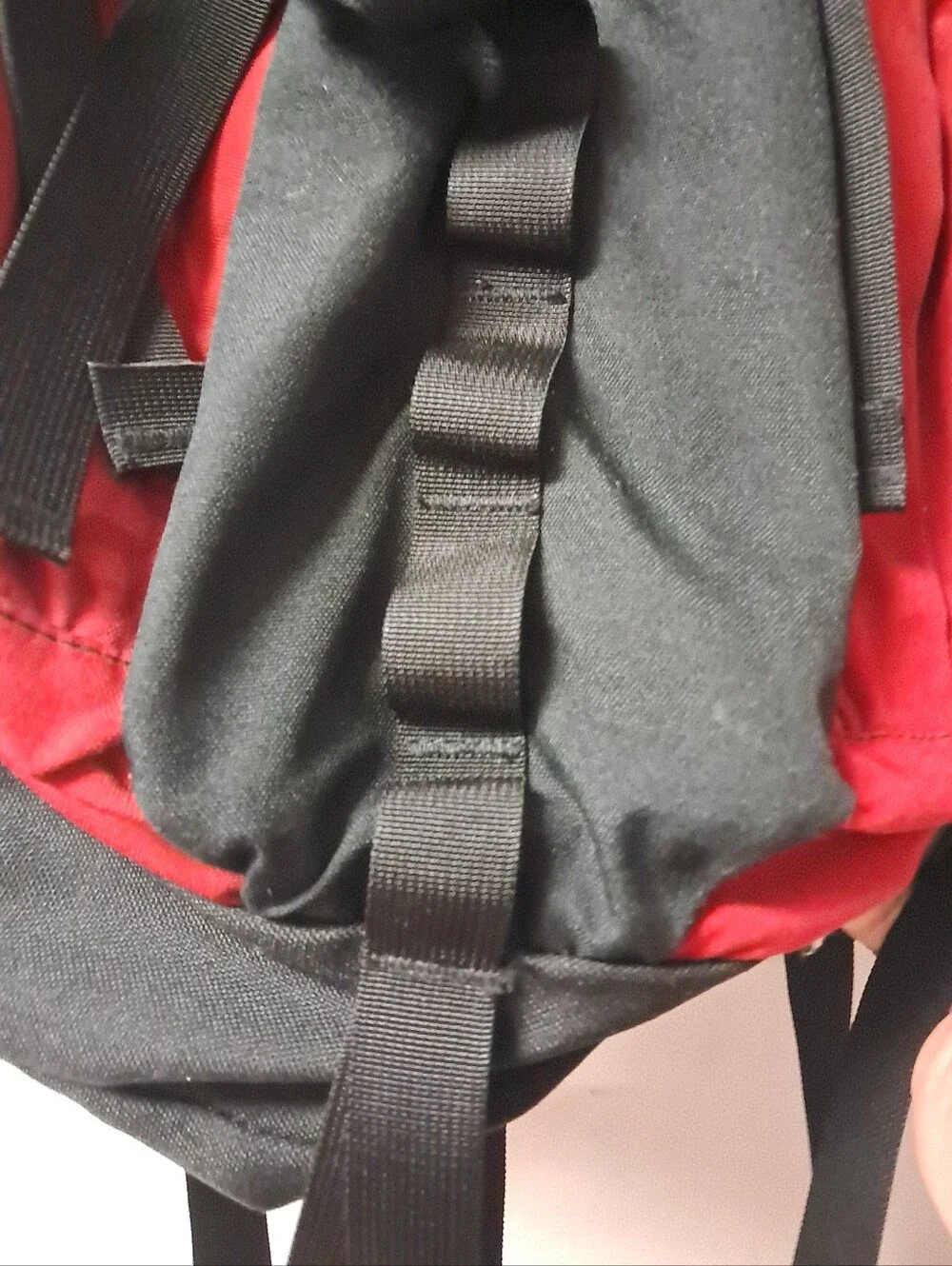 The North Face Lookout Hiking Camping Ruck-Sack BackPack. Red & Black.
